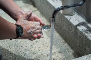 Álcool gel e sabonete para lavagem das mãos